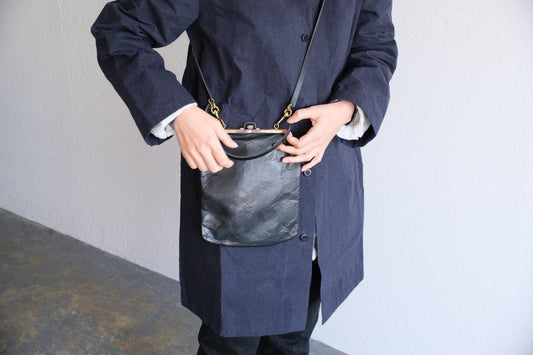 frame porch <エゾ鹿革黒染・L> レザーショルダーポーチ SHC-31D