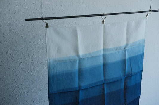 【1点限定】本藍染め麻風呂敷 小(グラデーション)