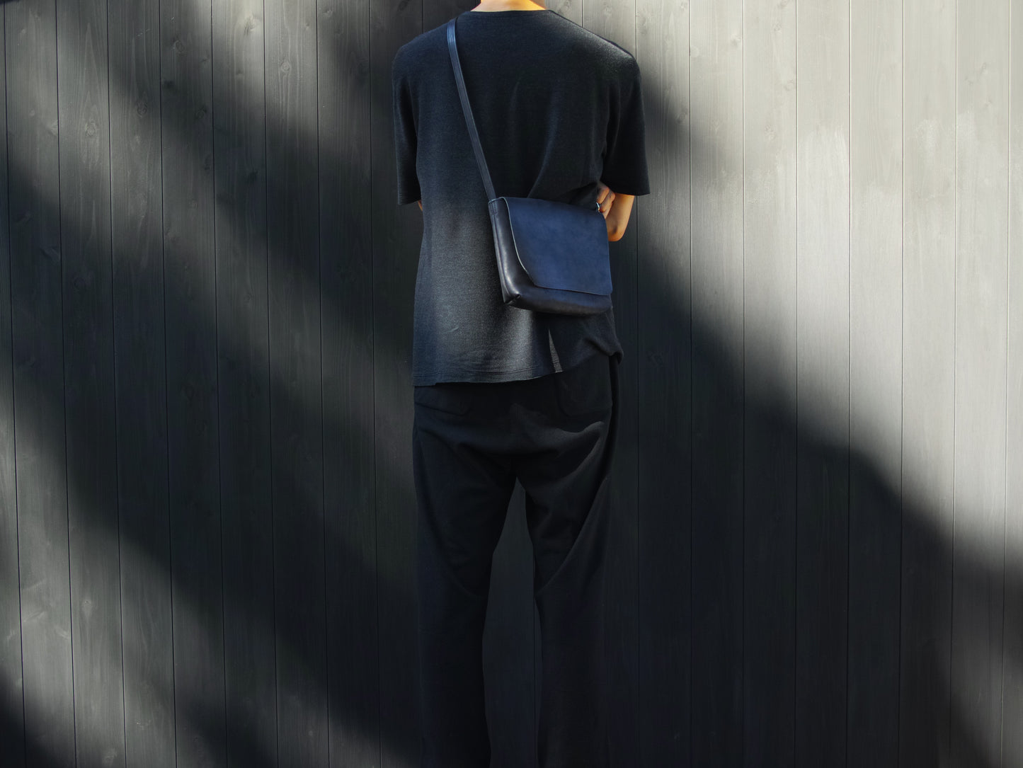 レザーショルダーバッグ black <XS> フタつき