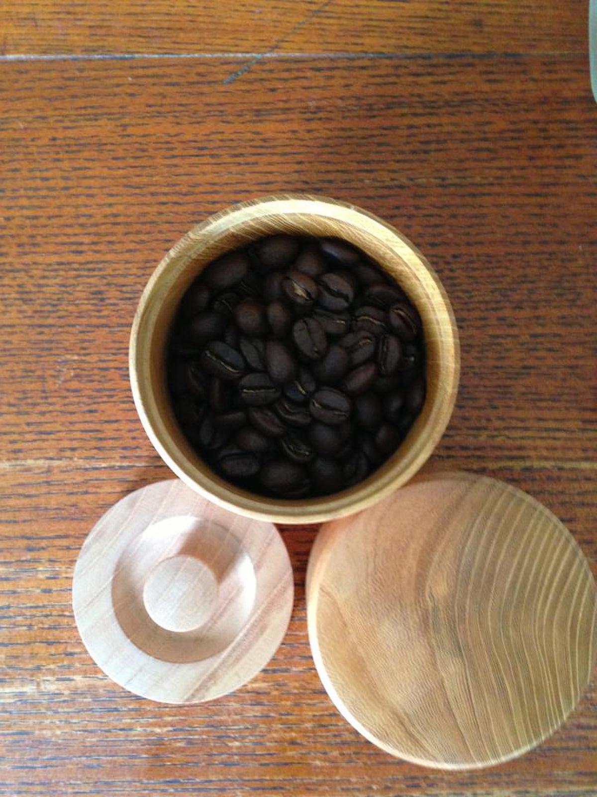 ろくろ挽きの欅の木の茶筒（小）