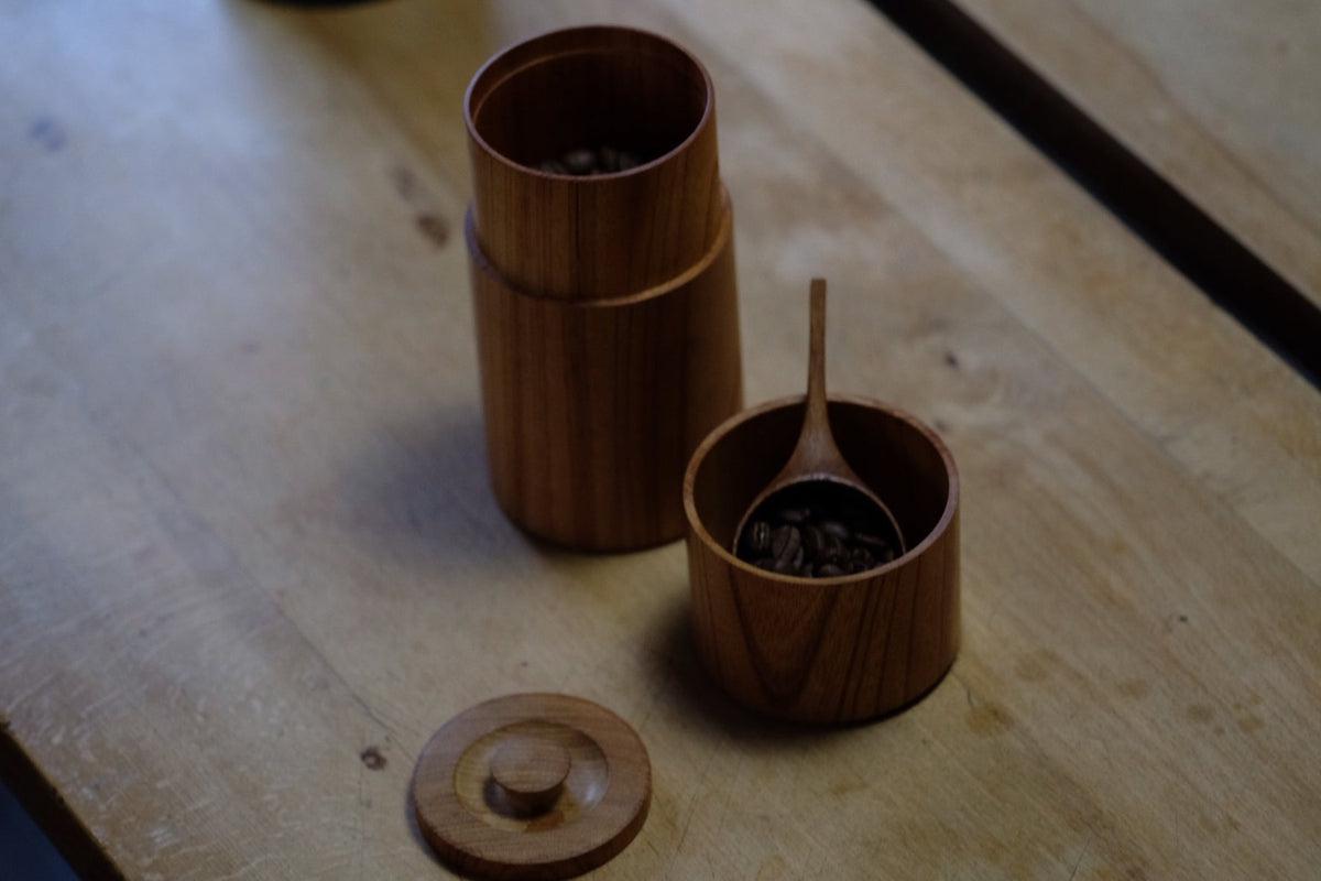 ろくろ挽きの欅の木の茶筒（小）