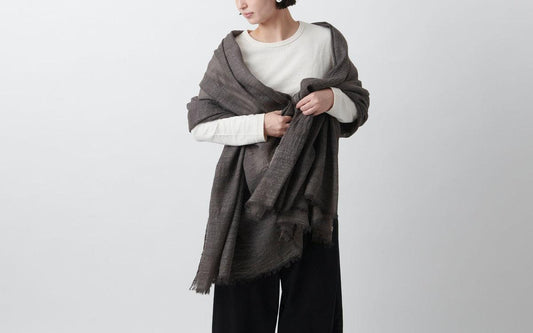 MITTAN / ナーシシルクショール 草木染め 阿仙 SC-28C / unisex