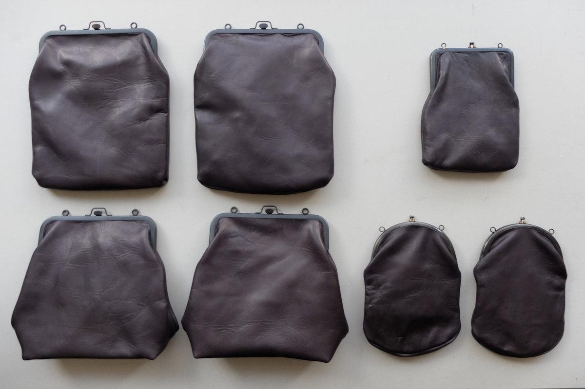 pochette <エゾ鹿革黒染・M> レザーショルダーポーチ SHO-70D