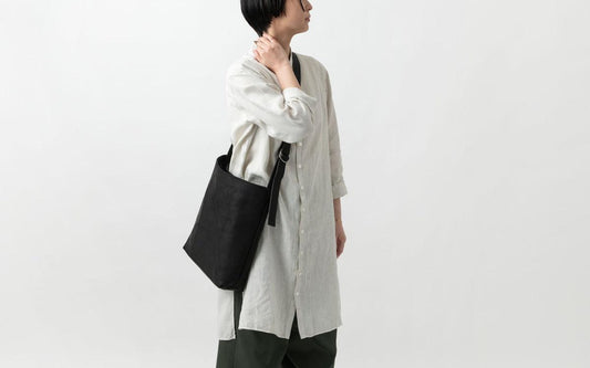 レザーショルダーバッグ black <L>