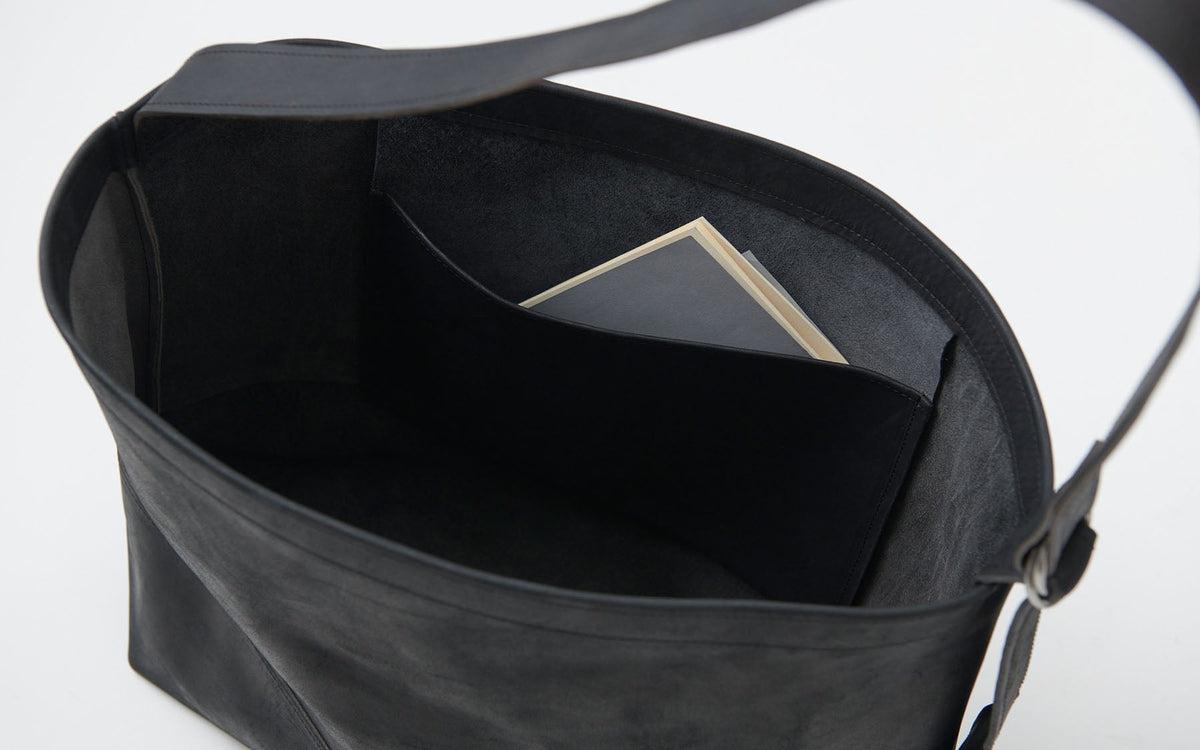 レザーショルダーバッグ black <S>