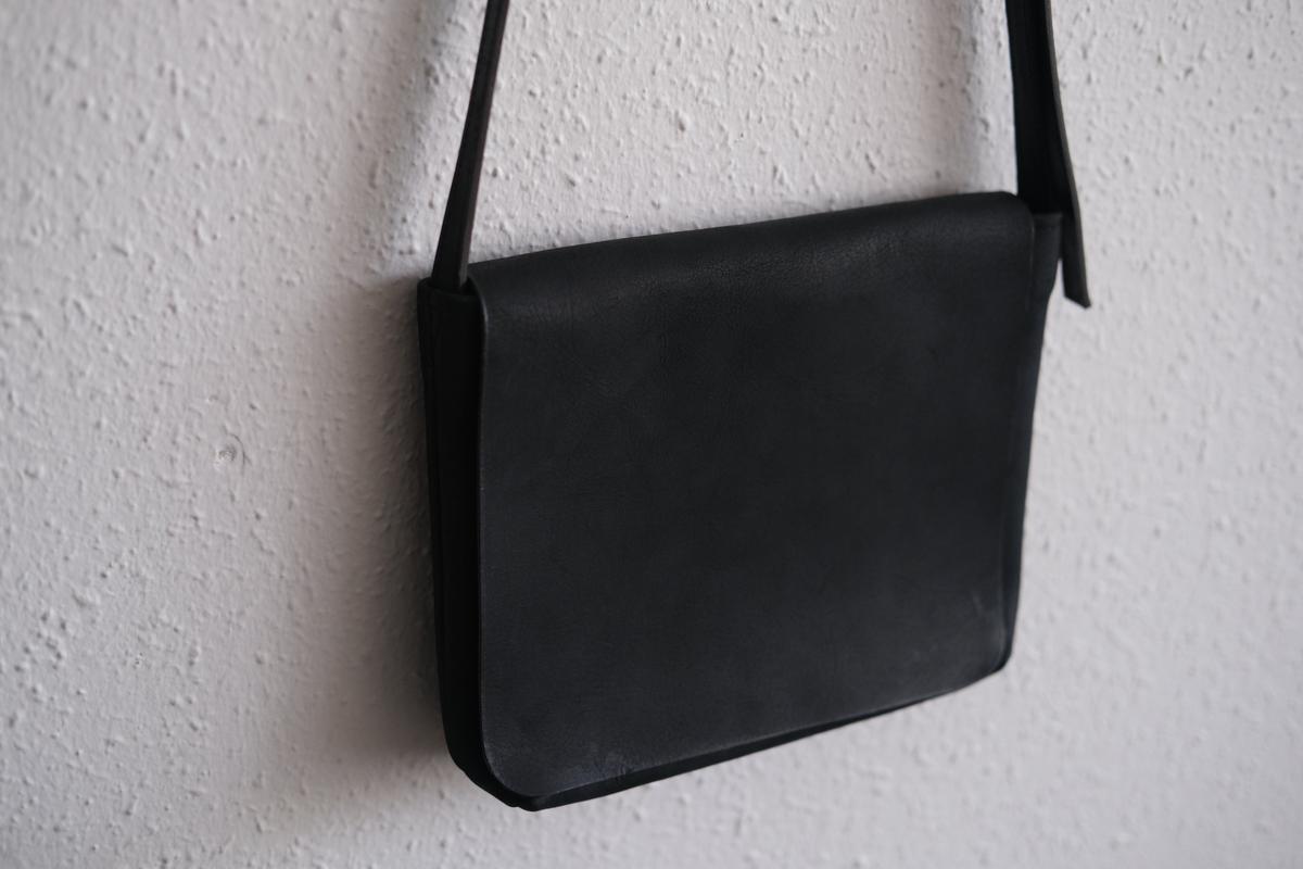 レザーショルダーバッグ black ＜XS＞ フタつき