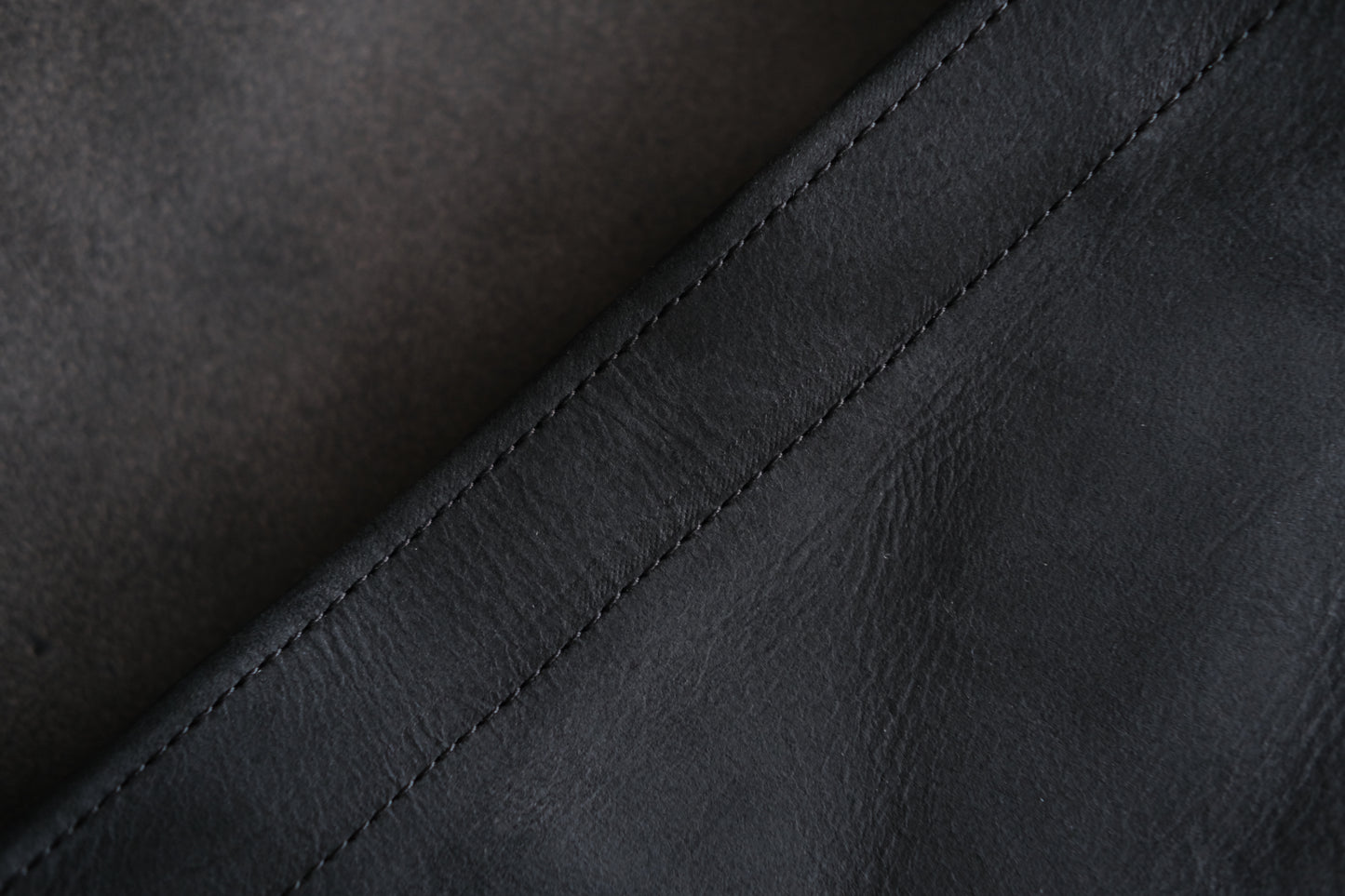 レザーショルダーバッグ black ＜XS＞ フタつき