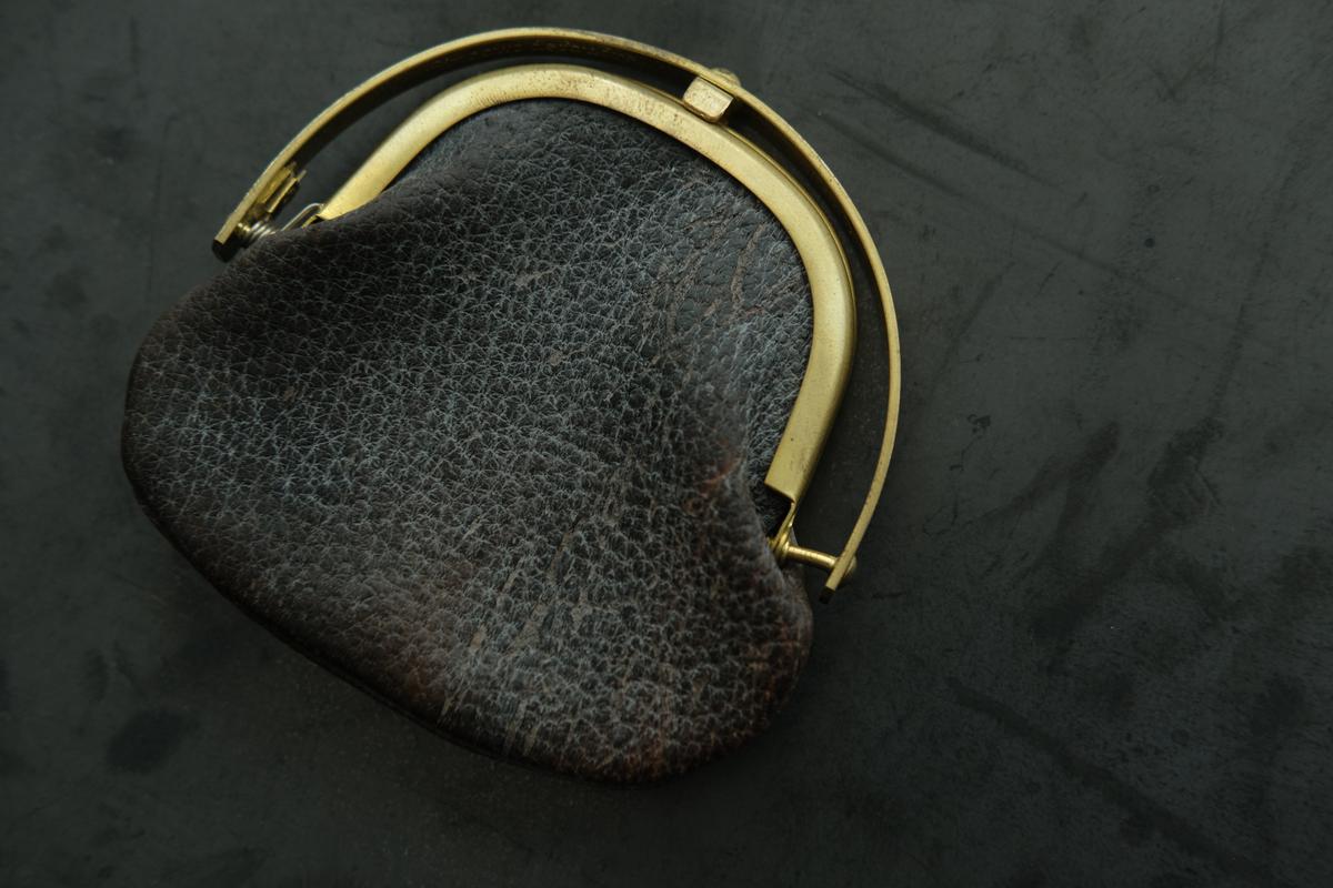 coin case ＜熊革 鉄媒染＞