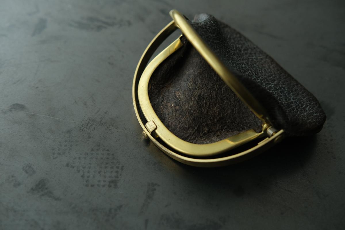 coin case ＜熊革 鉄媒染＞