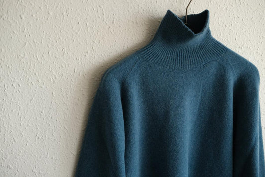 MITTAN / ウルグアイウールタートルセーター 浅葱 KN-34 / unisex