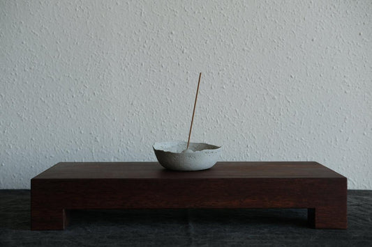 無垢材の切出し脚付き台 樹種不明 オイル仕上げ ＜1＞