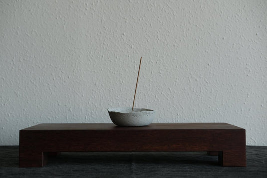 無垢材の切出し脚付き台 樹種不明 オイル仕上げ <1>