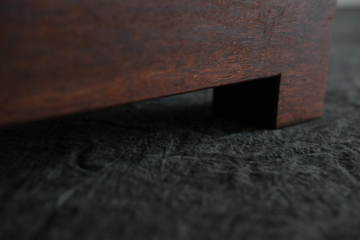 無垢材の切出し脚付き台 樹種不明 オイル仕上げ ＜1＞