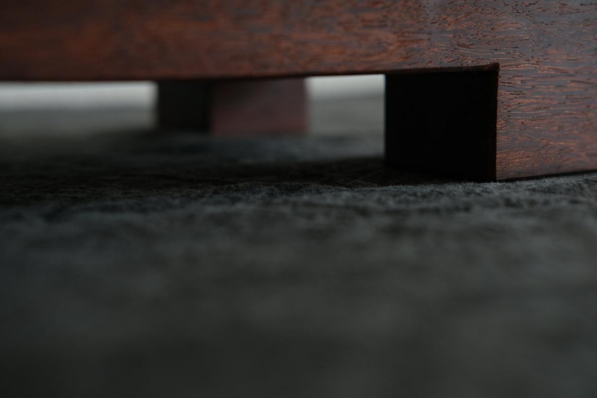 無垢材の切出し脚付き台 樹種不明 オイル仕上げ ＜1＞