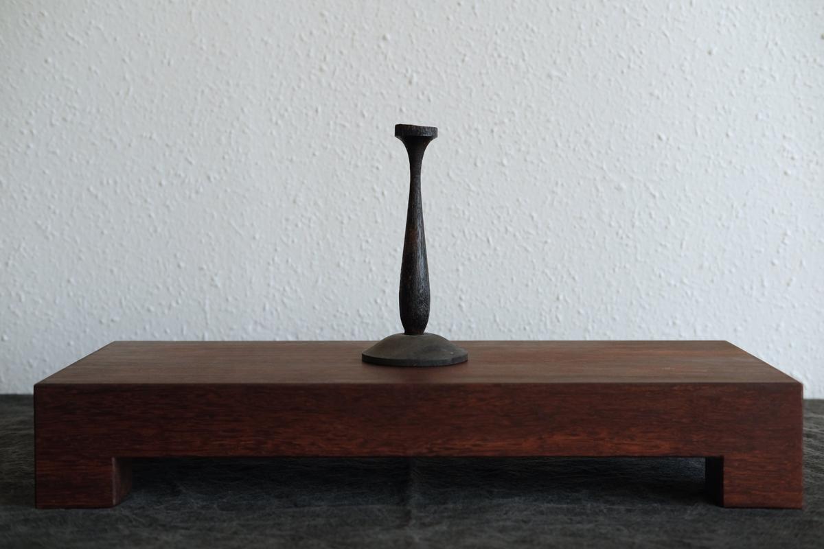 無垢材の切出し脚付き台 樹種不明 オイル仕上げ ＜1＞