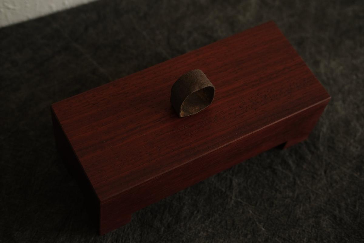 無垢材の切出し脚付き台 樹種不明 オイル仕上げ ＜2＞