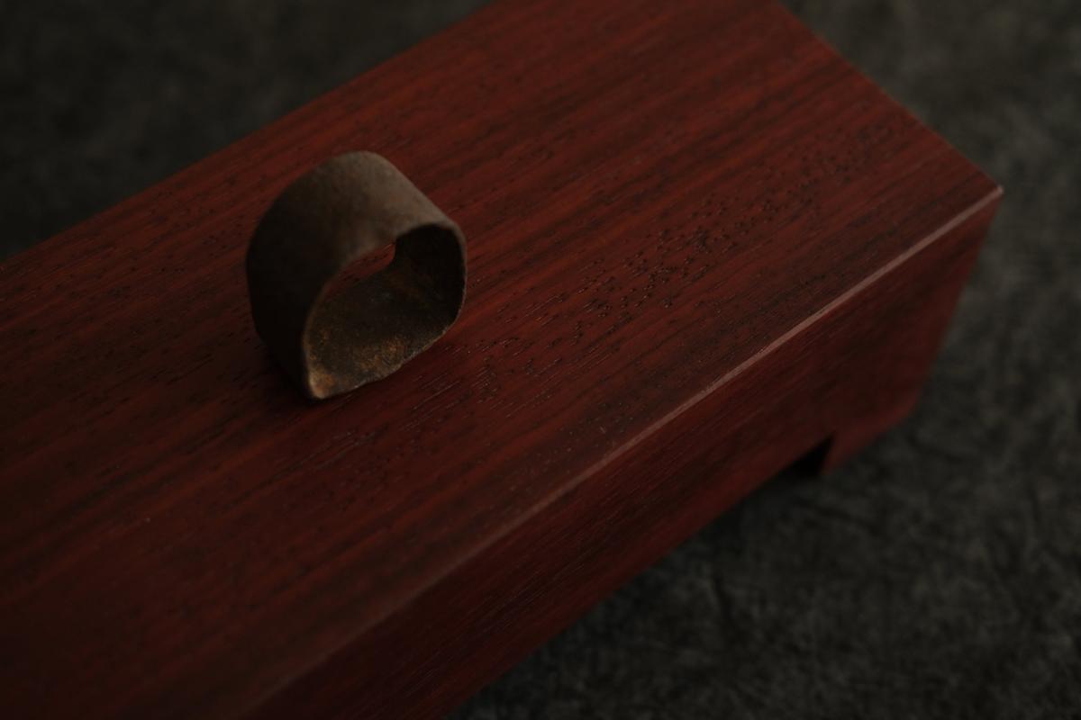 無垢材の切出し脚付き台 樹種不明 オイル仕上げ ＜2＞