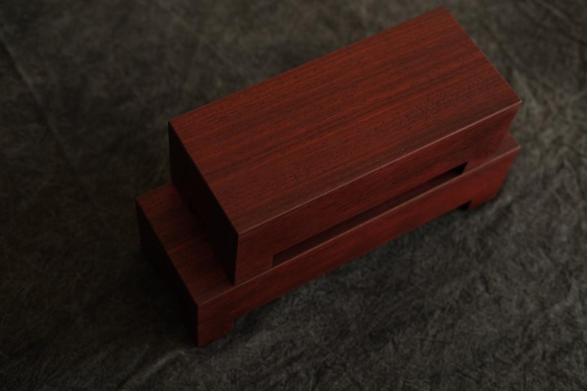 無垢材の切出し脚付き台 樹種不明 オイル仕上げ ＜2＞