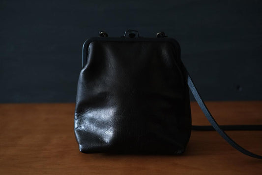 frame porch ＜エゾ鹿革黒染・Lマチあり＞ レザーショルダーポーチ SHO-61D