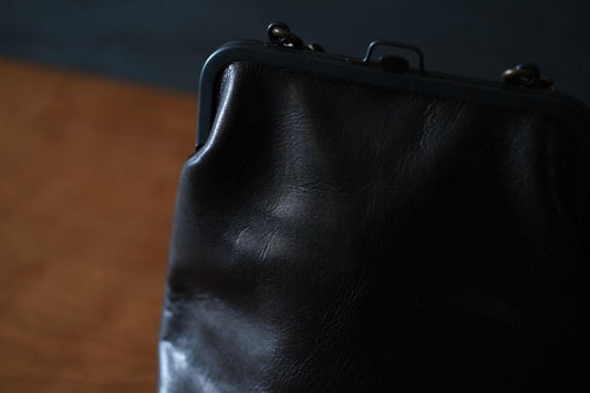 frame porch ＜エゾ鹿革黒染・Lマチあり＞ レザーショルダーポーチ SHO-61D