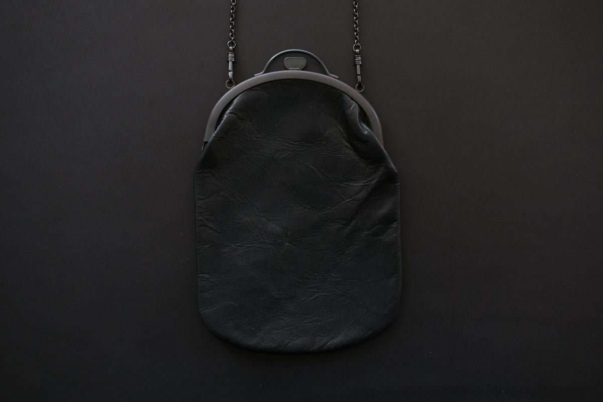 レザーショルダーポーチ frame porch SHC-301 ＜鹿革 black＞
