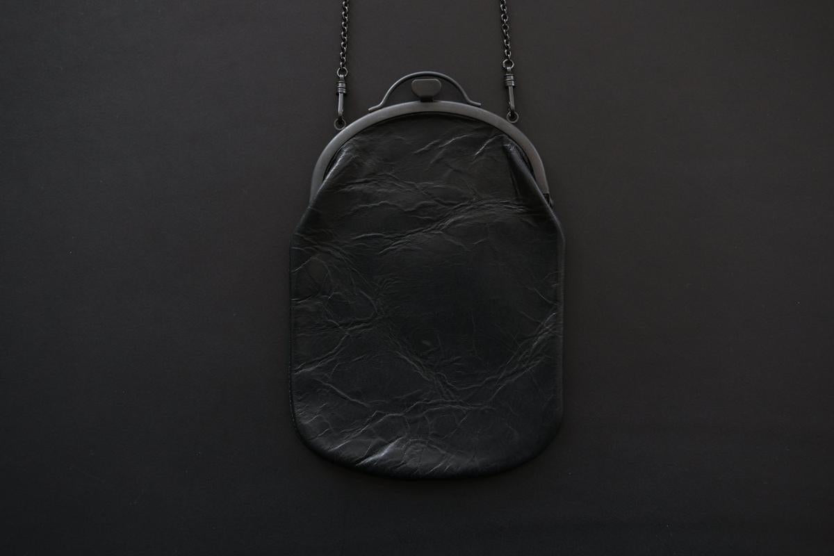 レザーショルダーポーチ frame porch SHC-301 ＜鹿革 black＞