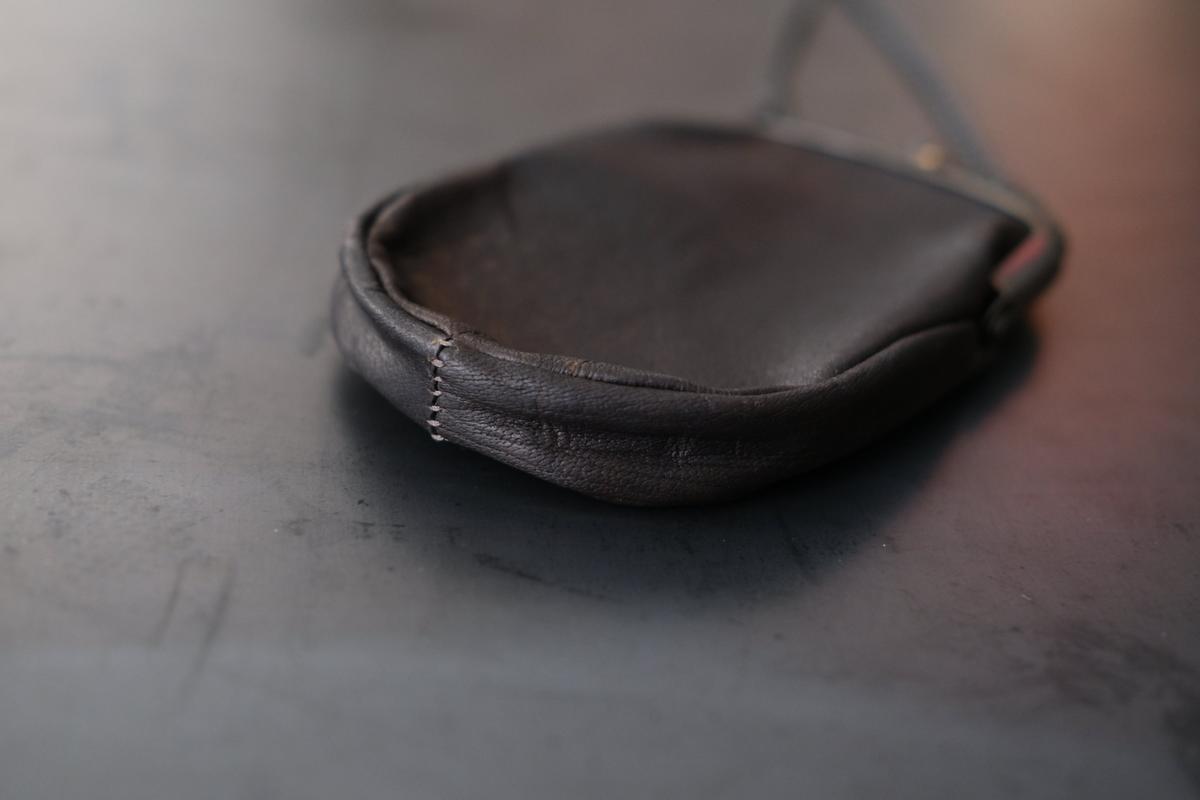 レザーショルダーミニポシェット SHC-R703 ＜鹿革 black/khaki＞