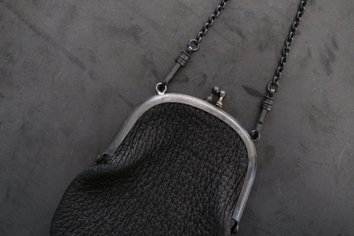 レザーショルダーミニポーチ egg-01 ＜サメ革 黒 パッチワーク＞