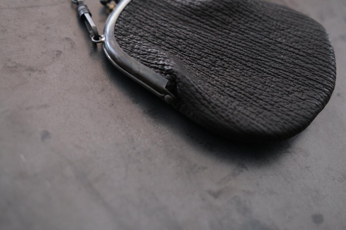 レザーショルダーミニポーチ egg-01 ＜サメ革 黒 パッチワーク＞