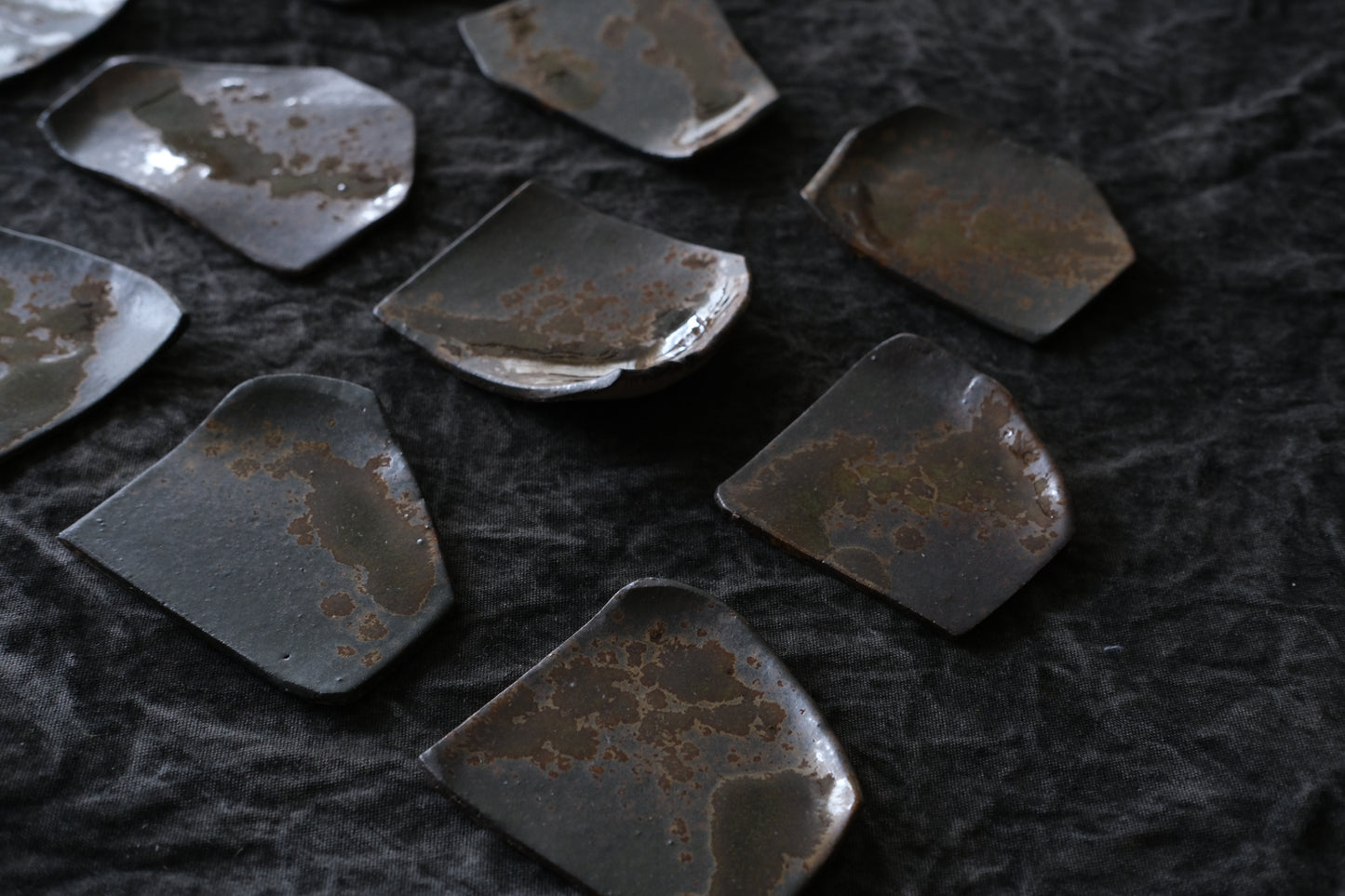 かけら皿　角　黒茶