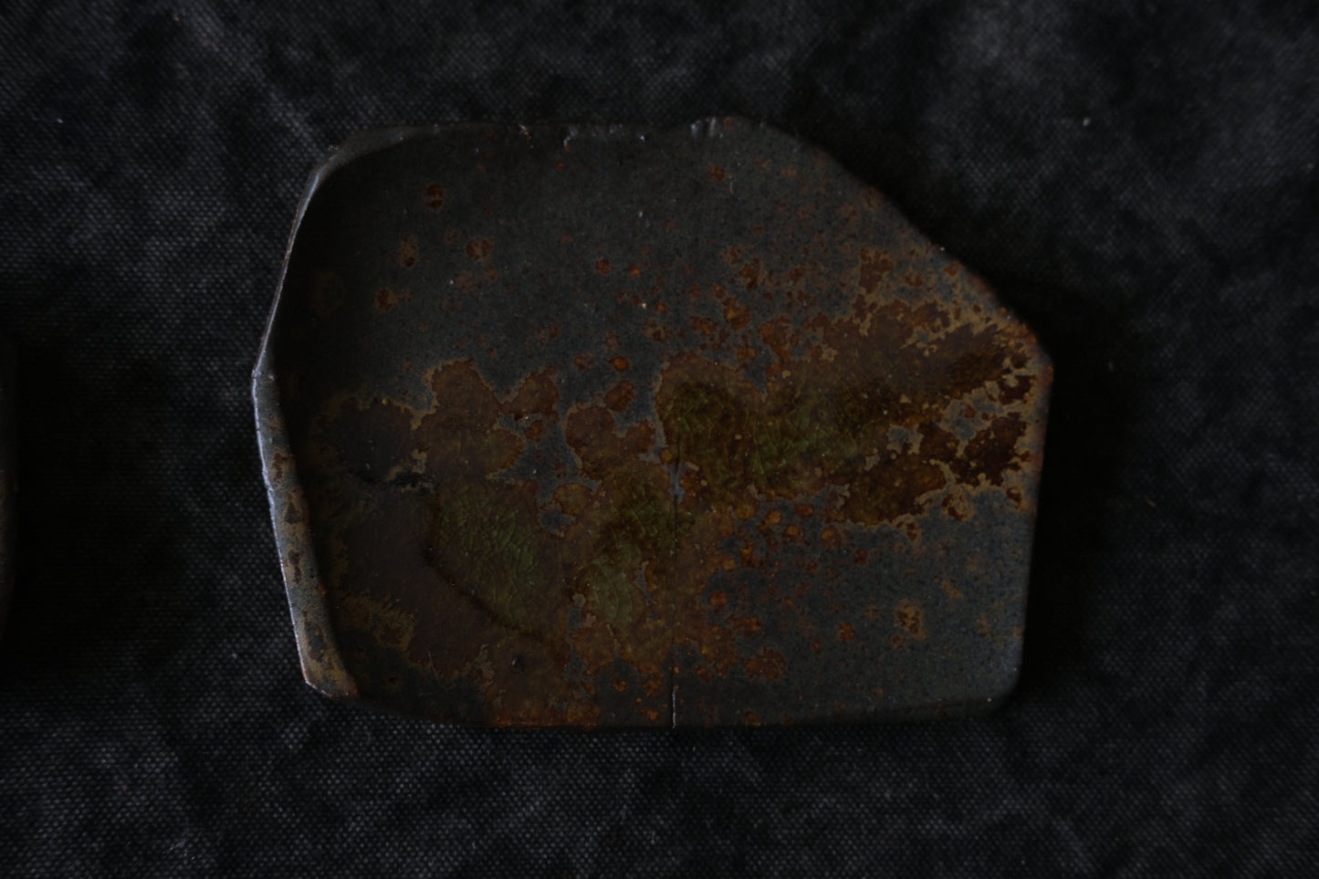 かけら皿　角　黒茶