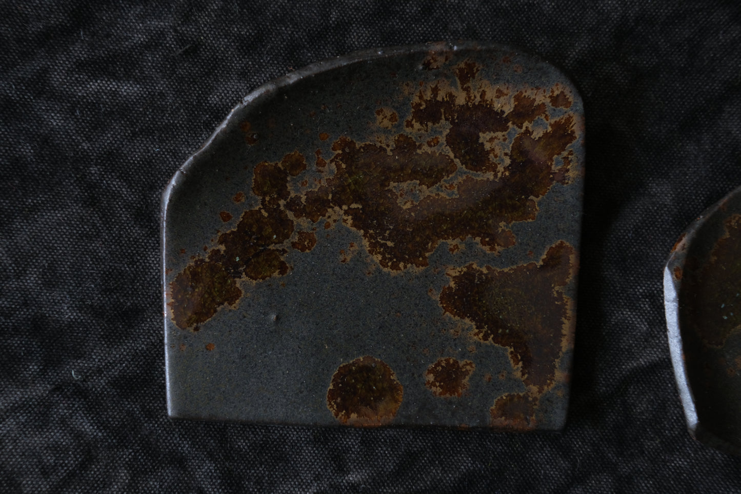 かけら皿　角　黒茶
