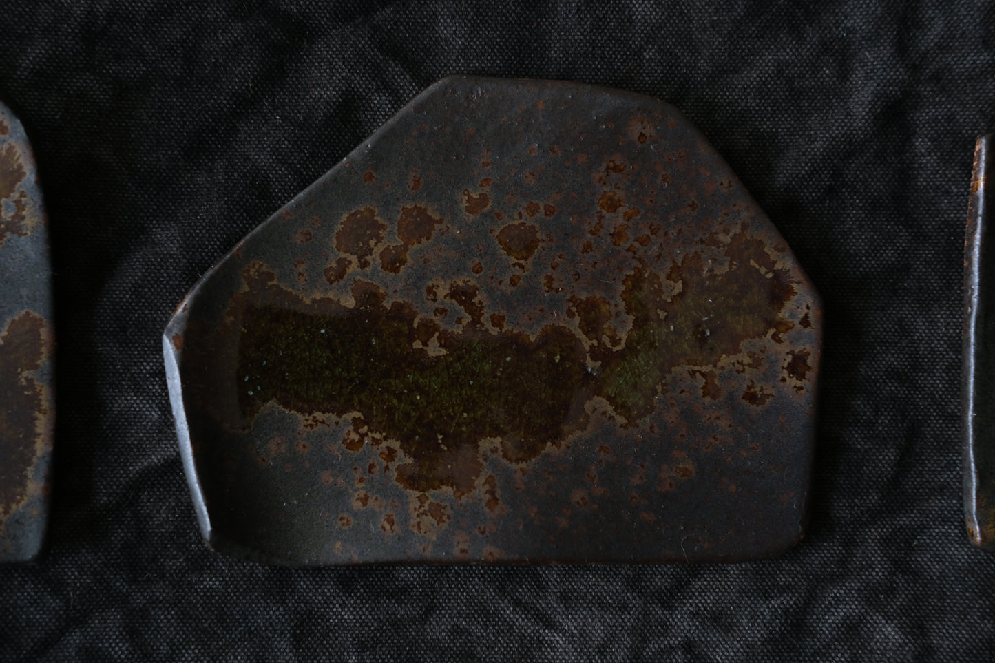 かけら皿　角　黒茶