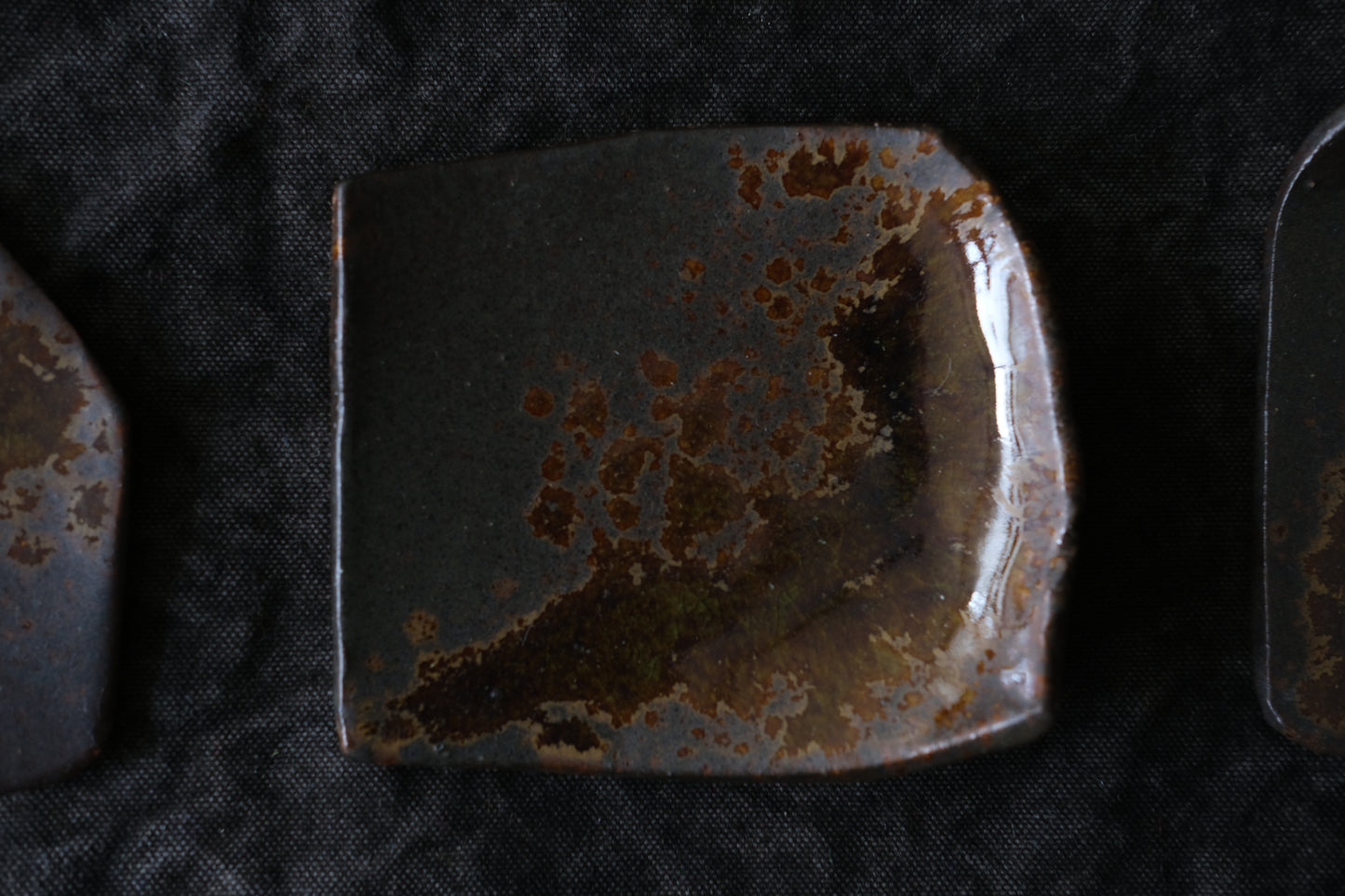 かけら皿　角　黒茶