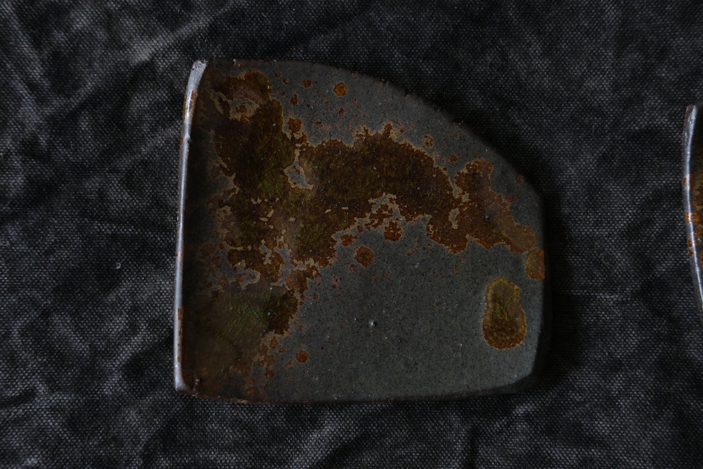かけら皿　角　黒茶