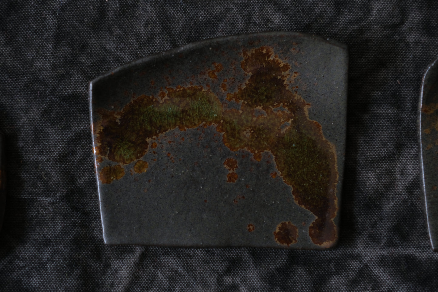 かけら皿　角　黒茶