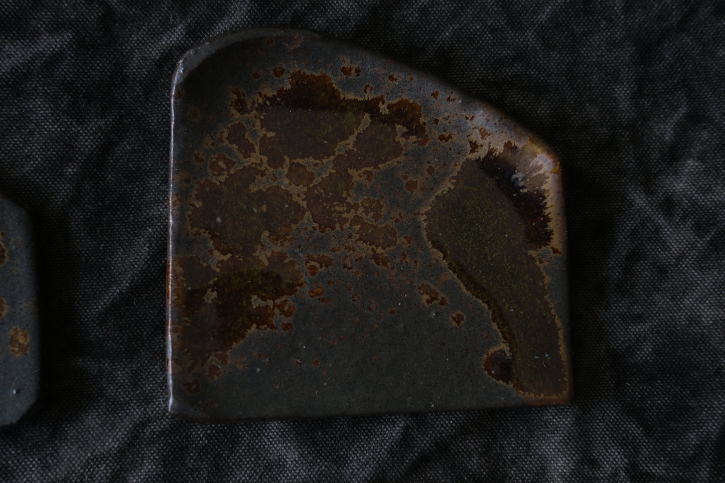 かけら皿　角　黒茶