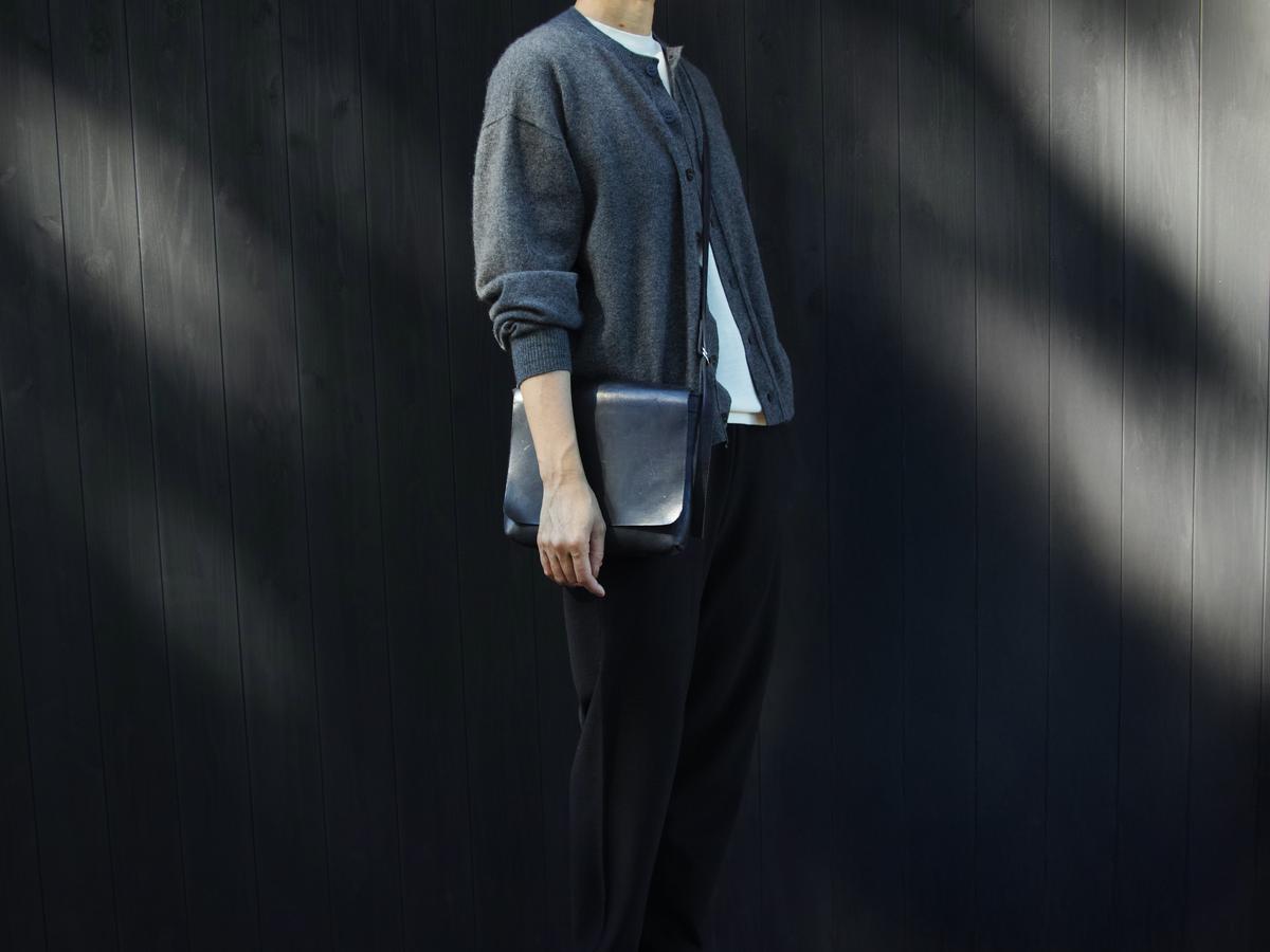レザーショルダーバッグ black ＜XS＞ フタつき