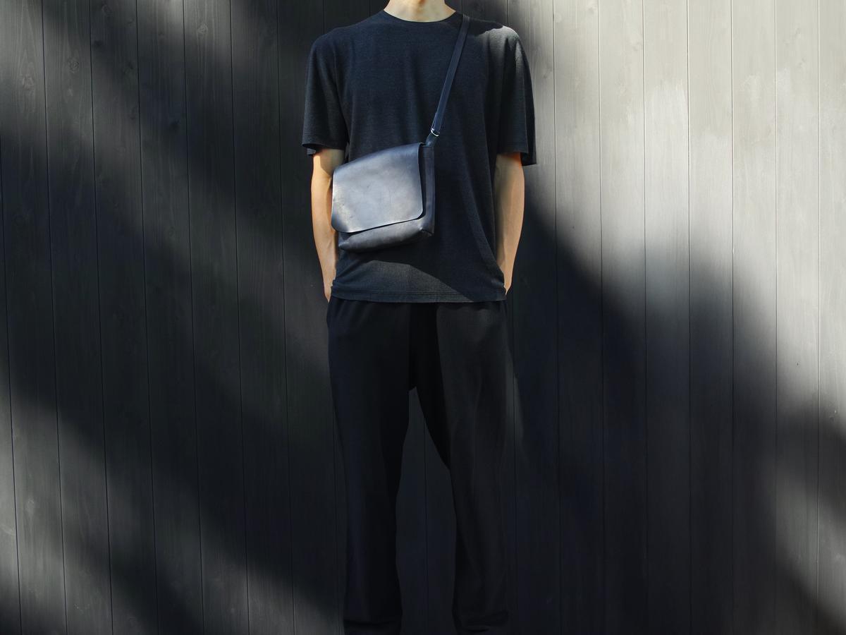 レザーショルダーバッグ black ＜XS＞ フタつき
