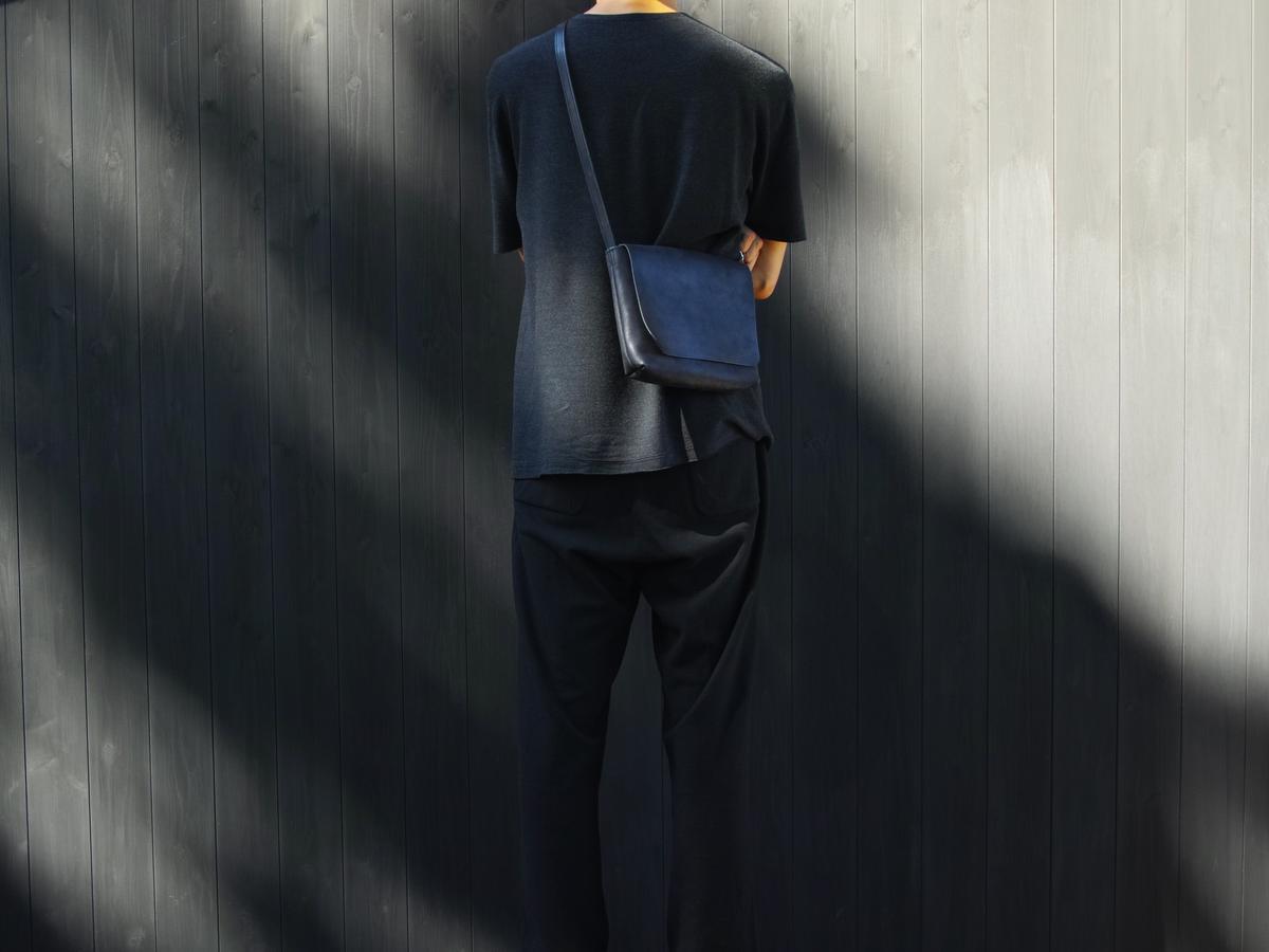 レザーショルダーバッグ black ＜XS＞ フタつき