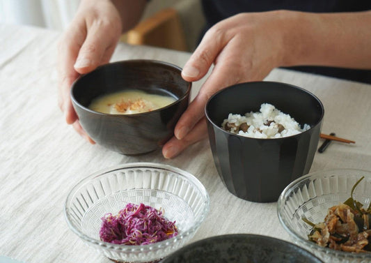 ろくろ挽きの欅の汁椀|黒拭き漆