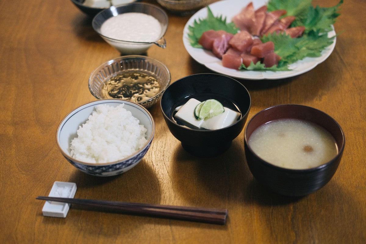 ろくろ挽きの飯椀　ミズメザクラ｜拭き漆（黒漆）