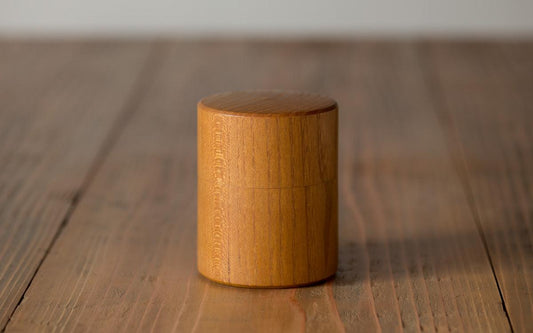 ろくろ挽きの桑の木の茶筒(大)