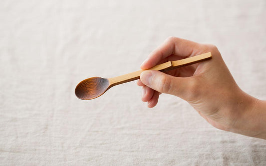 小さな竹のスプーン 拭き漆 生漆(茶)